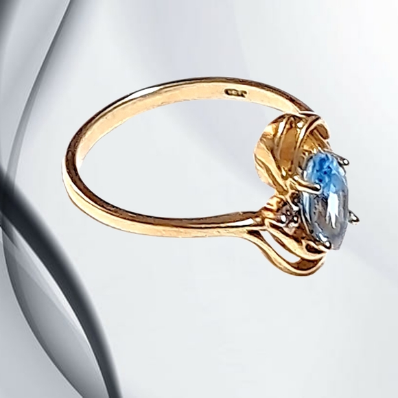 Solid 14k Gold Ring with Blue Topaz Gemstone. Size 6 - Picture 2 of 8